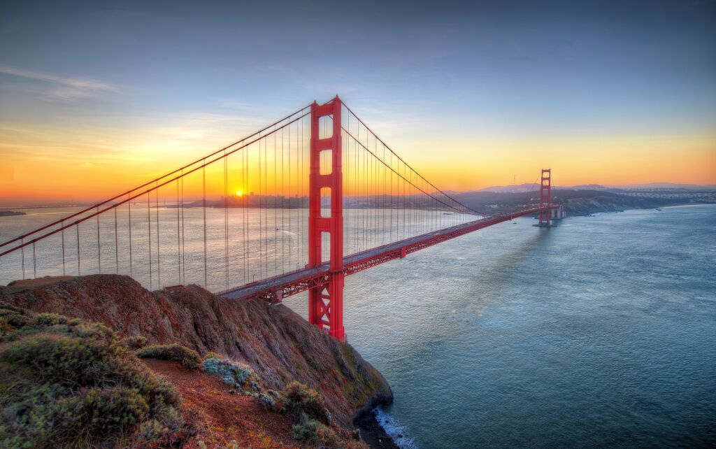 Wschód słońca widziany z mostu Golden Gate w San Francisco