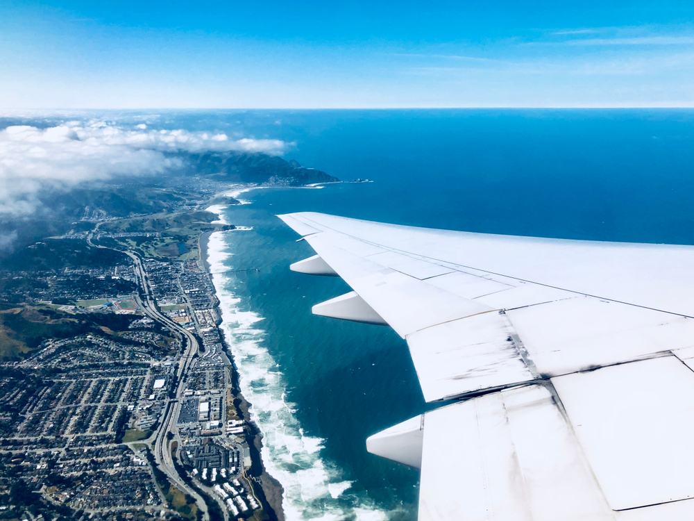 Widok z samolotu na wybrzeże w San Francisco, Kalifornia, USA