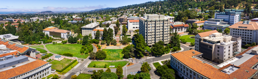 Panoramiczny widok na Uniwersytet Kalifornijski w Berkeley